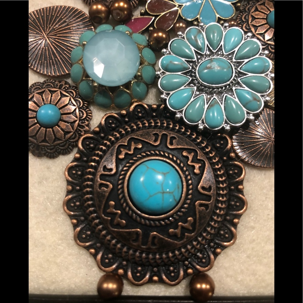 FRAMED JEWELRY ART COLLAGE IN VINTAGE FILIGREE FRAME HANDMADE UNIQUE OOAK ๐ - Picture 3 of 14